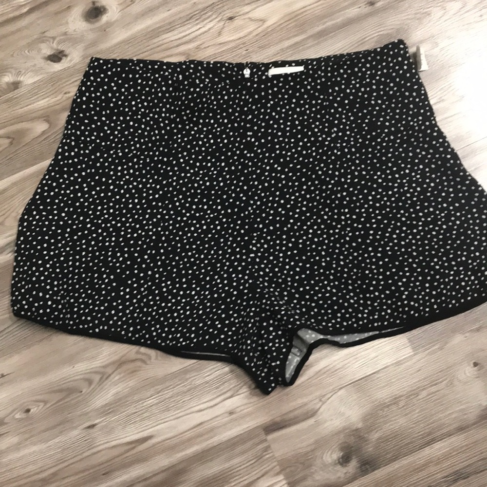 Wilfred black and white polka dot poly shorts sz 8
